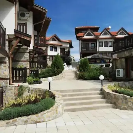 Luxury With 3 Bedrooms *