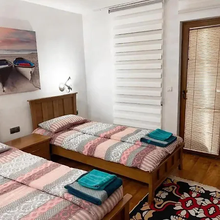Luxury With 3 Bedrooms *